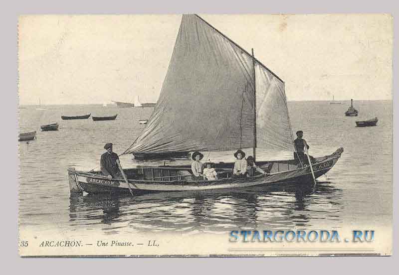 Аркашон Аркашон на почтовых открытках. Лодка под парусом в море.